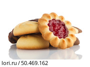 Strawberry biscuit on  white reflective background. Стоковое фото, агентство Ingram Publishing / Фотобанк Лори