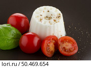 Fresh salad with goat cheese, tomato and basil pesto on a brown plate. Стоковое фото, агентство Ingram Publishing / Фотобанк Лори