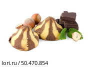 Homemade chocolate cookies and hazelnuts isolated on white background. Стоковое фото, агентство Ingram Publishing / Фотобанк Лори