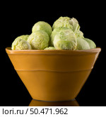 Fresh brussels sprouts on green ceramic bowl isolated on white background. Стоковое фото, агентство Ingram Publishing / Фотобанк Лори
