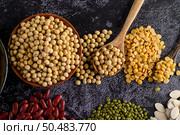 Legumes, and beans assortment on the black cement floor. Top view. Стоковое фото, агентство Ingram Publishing / Фотобанк Лори
