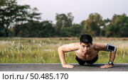 The men who removed the shirts had muscles push up the streets. Стоковое фото, агентство Ingram Publishing / Фотобанк Лори