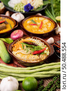 Rice noodles, red curry with meatballs, with dried chilies, basil, cucumber and long beans. Стоковое фото, агентство Ingram Publishing / Фотобанк Лори