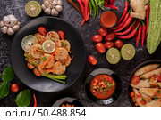 salad Vietnamese Pork Sausage with Chilli, Lemon, Garlic, Tomato. Стоковое фото, агентство Ingram Publishing / Фотобанк Лори