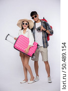 Men and women dressed up wearing glasses to travel with suitcases. Стоковое фото, агентство Ingram Publishing / Фотобанк Лори