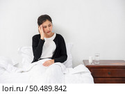 The sick woman had a headache and the hands touched her head on the bed. Стоковое фото, агентство Ingram Publishing / Фотобанк Лори