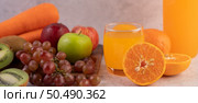 Orange cut in half with grapes and orange juice. Стоковое фото, агентство Ingram Publishing / Фотобанк Лори