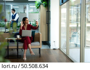 Portrait of Business female rookie in the new entrepreneurial with a laptop as a tool to help in the work. Стоковое фото, агентство Ingram Publishing / Фотобанк Лори