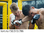 Mixed Martial Art, A powerful elbow that hits the opponent’s face or head. Causing the opponent to have broken wounds, bleeding, may lose because of a wound that is fatal. Стоковое фото, агентство Ingram Publishing / Фотобанк Лори