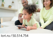 Little children play and learn things in the wide world on tablet. with parents to supervise and help in the living room of the house on vacation. Стоковое фото, агентство Ingram Publishing / Фотобанк Лори