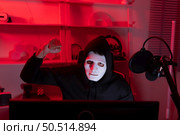 This is the face of a hacker who is knowledgeable with operating systems and other programs. He will exploit flaws and breach the computer system to cause damage. Стоковое фото, агентство Ingram Publishing / Фотобанк Лори