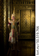 Khon, Is a classical Thai dance in mask. Except for this characters who weren’t wearing masks. because she is the main actor of the story. Стоковое фото, агентство Ingram Publishing / Фотобанк Лори