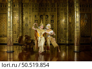 Khon, Is a classic Thai dance in a mask. This is Hanuman expressing his love to Miss. Suphan Matcha. An episode from the Ramayana The greatest Thai literature of Thailand. Стоковое фото, агентство Ingram Publishing / Фотобанк Лори