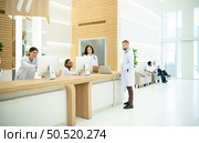 The hospital’s medical ensemble will sit and converse, exchange ideas, and rest in the doctor’s resting room. before launching the following mission. Стоковое фото, агентство Ingram Publishing / Фотобанк Лори