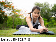 Young female with outdoor activities in the city park, Yoga is her chosen activity. Стоковое фото, агентство Ingram Publishing / Фотобанк Лори