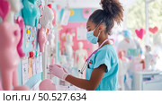 Aspiring Physician: A Young Woman in Scrubs Practices Medicine. Стоковое AI-изображение, AI-художник Данила Большаков / Фотобанк Лори