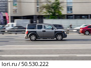 Honda element drive on city street. Gray SUV car in motion, side view. Редакционное фото, фотограф Константин Григорьев / Фотобанк Лори