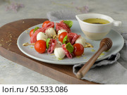 Italian style appetizer, antipasto skewer or caprese on a stick with basil, salami, mozarella and tomatoes. Стоковое фото, агентство Ingram Publishing / Фотобанк Лори