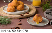 Traditional portuguese Christmas sweets Sonhos with sugar and cinnamon on kitchen countertop. Стоковое фото, агентство Ingram Publishing / Фотобанк Лори