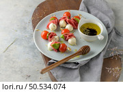 Italian style appetizer, antipasto skewer or caprese on a stick with basil, salami, mozarella and tomatoes. Стоковое фото, агентство Ingram Publishing / Фотобанк Лори