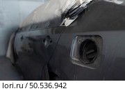Vehicles ready for repainting due to a collision until the car door was damaged. Стоковое фото, агентство Ingram Publishing / Фотобанк Лори