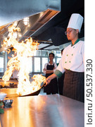 Chefs that specialize in cooking will be meticulous with every cooking process. Even minor details will not be overlooked. As with stir-fry, high heat will be used until a flaming flame appears. Стоковое фото, агентство Ingram Publishing / Фотобанк Лори