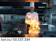 Chefs that specialize in cooking will be meticulous with every cooking process. Even minor details will not be overlooked. As with stir-fry, high heat will be used until a flaming flame appears. Стоковое фото, агентство Ingram Publishing / Фотобанк Лори