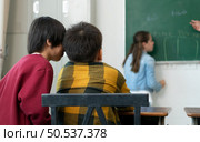 A group of students from an international school that promotes creativity and places children at the center of learning in a variety of subjects. Стоковое фото, агентство Ingram Publishing / Фотобанк Лори