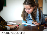 A group of students from an international school that promotes creativity and places children at the center of learning in a variety of subjects. Стоковое фото, агентство Ingram Publishing / Фотобанк Лори