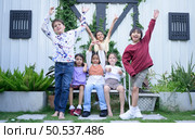Children from international schools, Get together to have fun during your lunch break. Стоковое фото, агентство Ingram Publishing / Фотобанк Лори