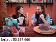 Two young entrepreneurs who own a pottery business. generate enough income from the business to expand the business to accommodate the increasing number of customers. Стоковое фото, агентство Ingram Publishing / Фотобанк Лори