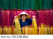 Processing of flax trees into different colors to be weaved into mats. One of the occupations and lifestyles of village people in rural Thailand. Стоковое фото, агентство Ingram Publishing / Фотобанк Лори