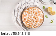 French tart with  Merengue on white wooden background. Pastry tasty homemade tart and pie with napkin. Стоковое фото, агентство Ingram Publishing / Фотобанк Лори