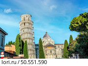View to Pisa Cathedral and Leaning Tower of Pisa from Piazza dei Miracoli. Leaning Tower of Pisa. Стоковое фото, агентство Ingram Publishing / Фотобанк Лори