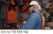Engineer and technician discussing machinery in factory to plan inspection maintenance according to usage cycle, Concepts inspections based on usage cycle maintenance. Стоковое фото, агентство Ingram Publishing / Фотобанк Лори