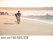 Man surfer run in the beach near the ocean with surfboard. Стоковое фото, агентство Ingram Publishing / Фотобанк Лори