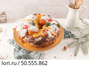 Bolo do Rei or King’s Cake, Made for Christmas, Carnavale or Mardi Gras with Christmas season elements in Background. Стоковое фото, агентство Ingram Publishing / Фотобанк Лори