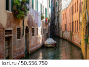 Canal in Venice between the old houses. Old houses on the canal. Стоковое фото, агентство Ingram Publishing / Фотобанк Лори