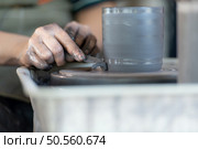 hands of a potter, creating an earthen jar on the pottery wheel. Стоковое фото, агентство Ingram Publishing / Фотобанк Лори