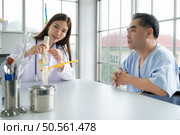 In the hospital office, A medical explains about the care and treatment of osteoarthritis to a patient. Стоковое фото, агентство Ingram Publishing / Фотобанк Лори