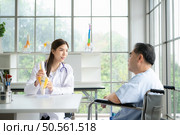 In the hospital office, A medical explains about the care and treatment of osteoarthritis to a patient. Стоковое фото, агентство Ingram Publishing / Фотобанк Лори