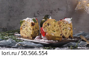 Bolo do Rei or King’s Cake, Made for Christmas, Carnavale or Mardi Gras on kitcthen countertop. Стоковое фото, агентство Ingram Publishing / Фотобанк Лори