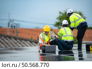 Group of engineer and technician inspects solar panel installation and test the operation of the panel. Стоковое фото, агентство Ingram Publishing / Фотобанк Лори