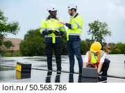 Group of engineer and technician inspects solar panel installation and test the operation of the panel. Стоковое фото, агентство Ingram Publishing / Фотобанк Лори