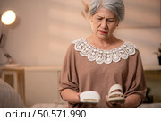 Elderly woman with dementia or Alzheimer’s. Стоковое фото, агентство Ingram Publishing / Фотобанк Лори