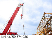 Mobile crane in at construction site with the sky in the background. Стоковое фото, агентство Ingram Publishing / Фотобанк Лори
