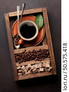 Smell of freshly grinded coffee. Стоковое фото, агентство Ingram Publishing / Фотобанк Лори