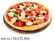 Delicious pizza with cheese and vegetables isolated on white. Стоковое фото, агентство Ingram Publishing / Фотобанк Лори