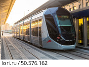 New modern tram in Dubai, United Arab Emirates. Стоковое фото, агентство Ingram Publishing / Фотобанк Лори