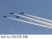 NEW YORK CITY, USA -MAY 23: U.S. Air Force Thunderbirds Team performing aerial stunts during New York Air Show on May 23,2015. Редакционное фото, агентство Ingram Publishing / Фотобанк Лори